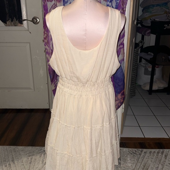 Preloved Sleeveless Cream Button-Front Dress - Picture 5 of 7